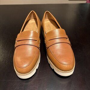 Vionic Cheryl II Brown Tan Leather Penny Loafer With White Soles Size 6 Womens